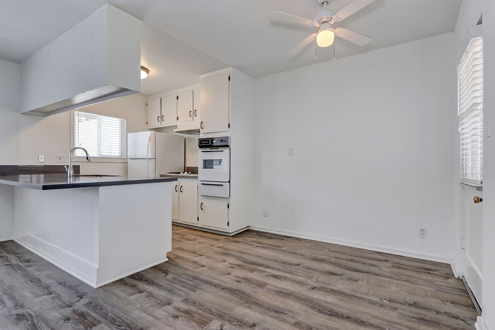 Manhattan Beach Apartment: 1256 Manhattan Beach Blvd