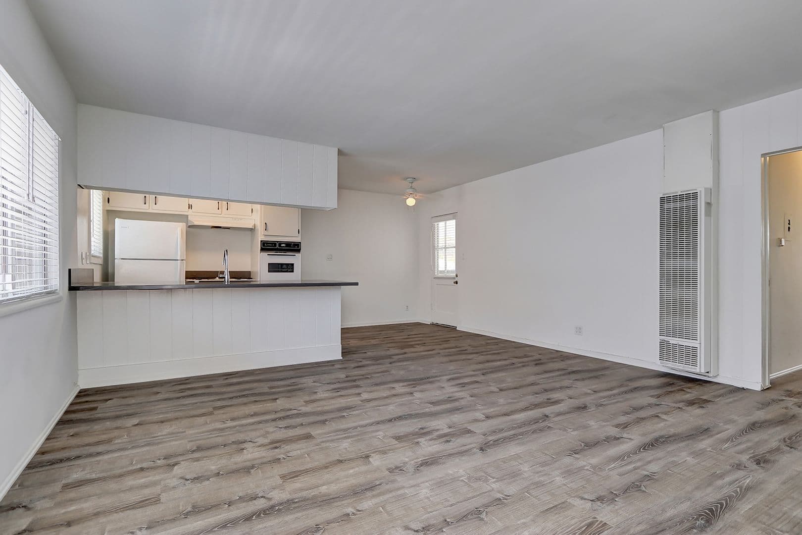 Manhattan Beach Apartment: 1256 Manhattan Beach Blvd