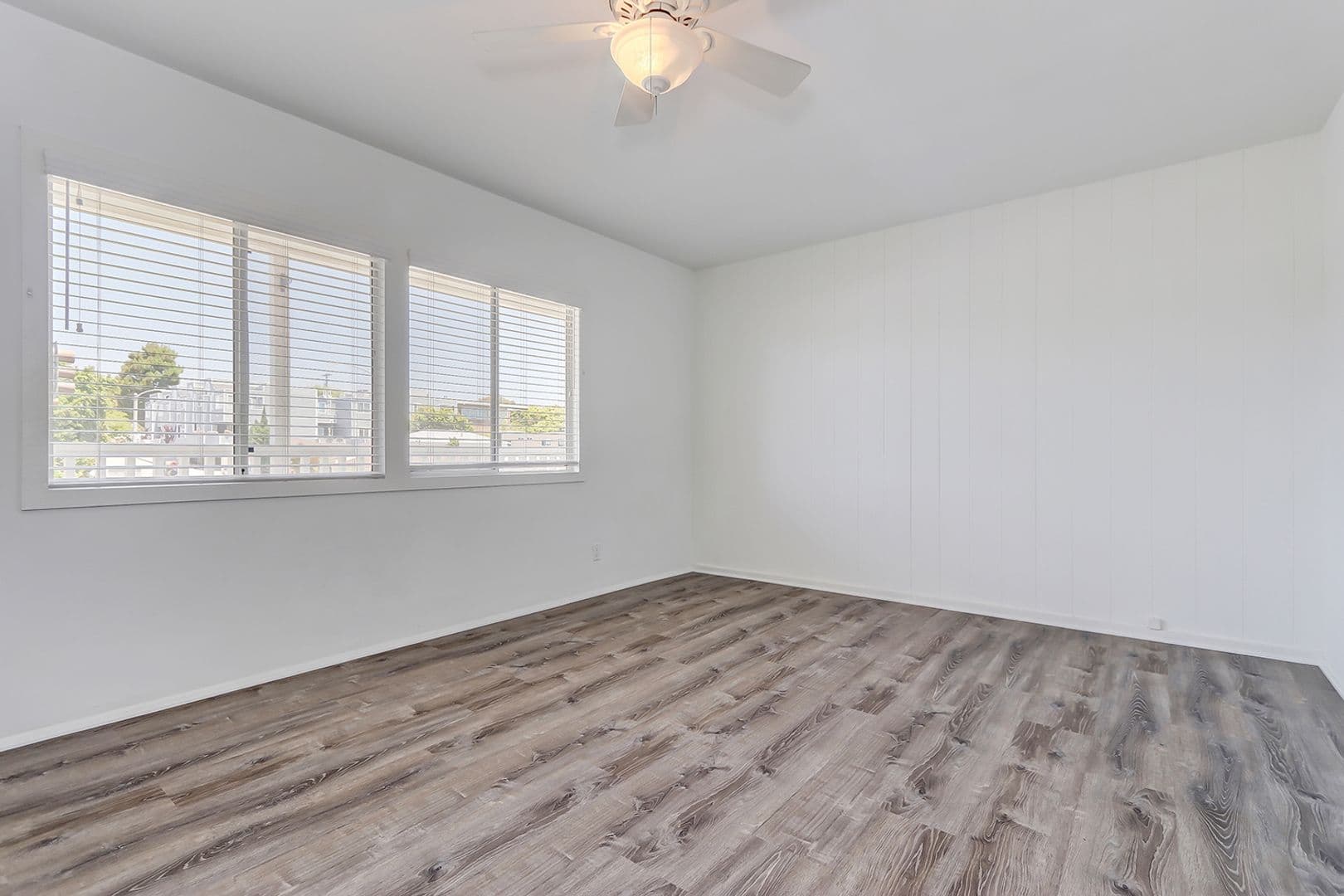 Manhattan Beach Apartment: 1256 Manhattan Beach Blvd