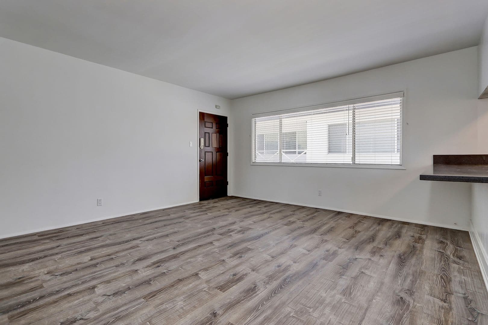 Manhattan Beach Apartment: 1256 Manhattan Beach Blvd