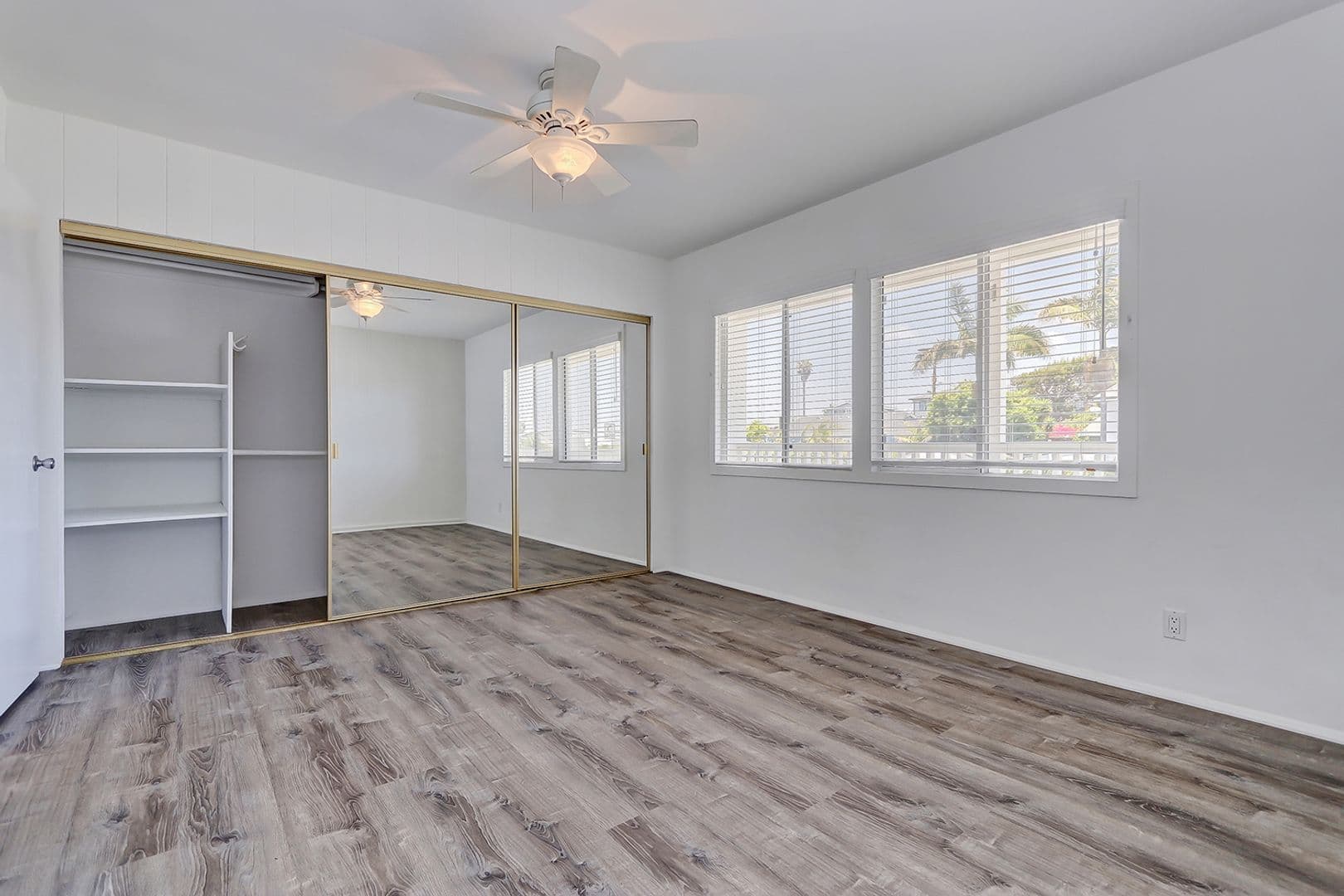 Manhattan Beach Apartment: 1256 Manhattan Beach Blvd