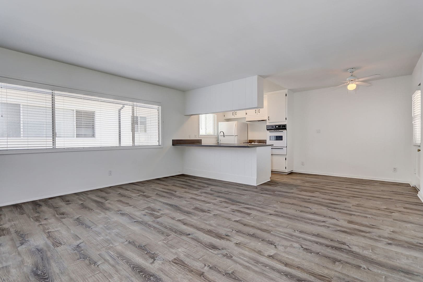 Manhattan Beach Apartment: 1256 Manhattan Beach Blvd