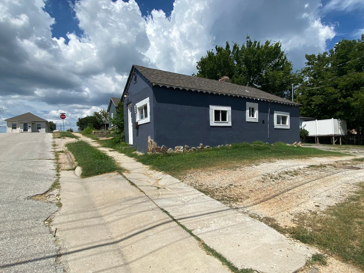 Branson House: 306 S 3rd St