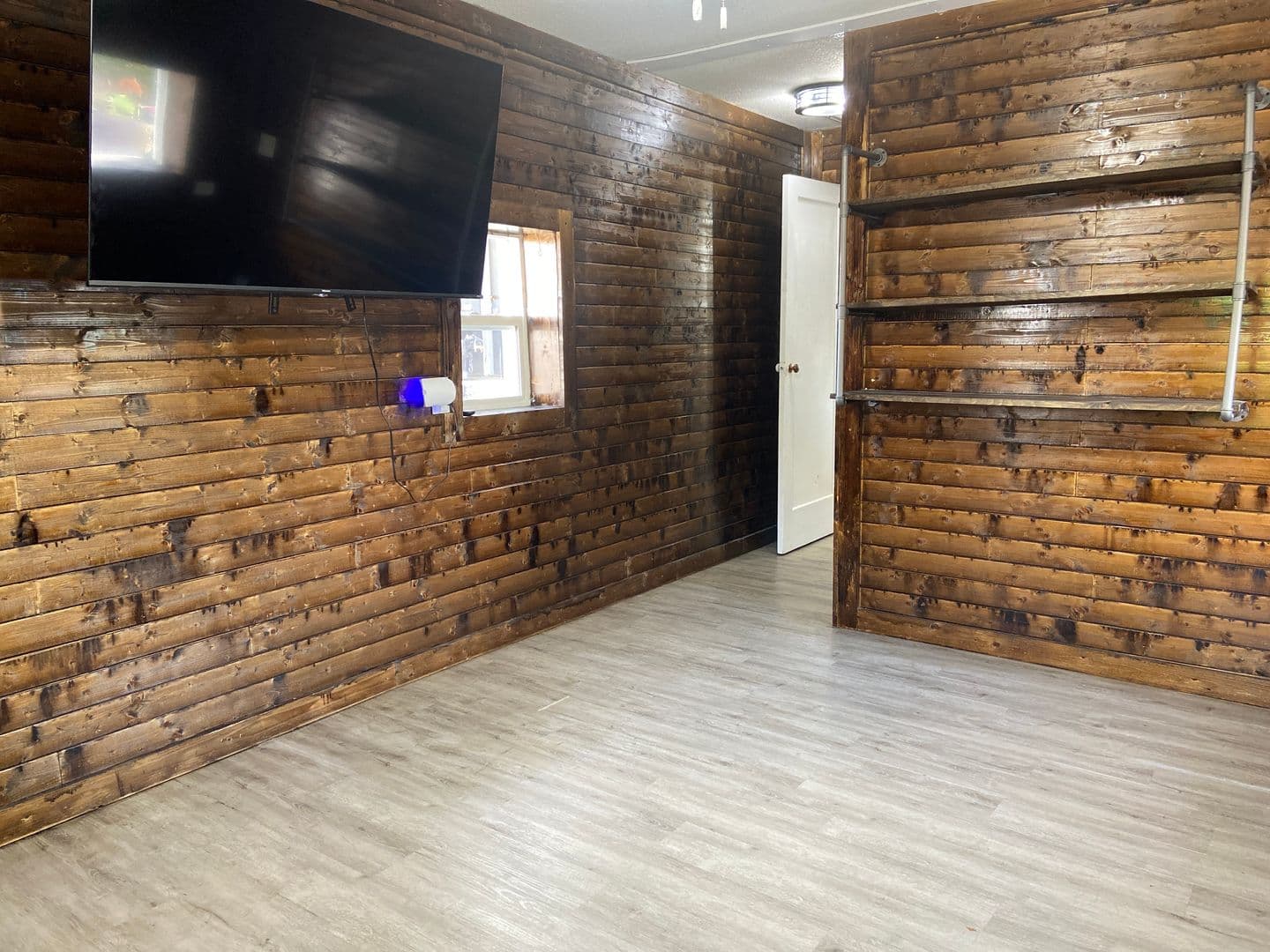 Branson House: 306 S 3rd St