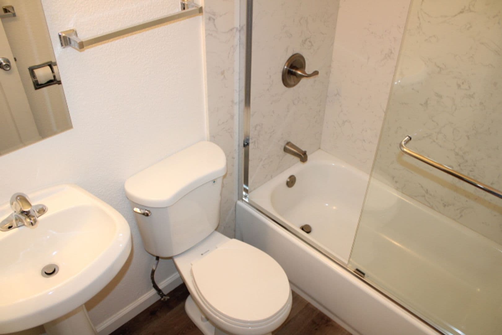 RODEO Apartment: 527 VAQUEROS AVE