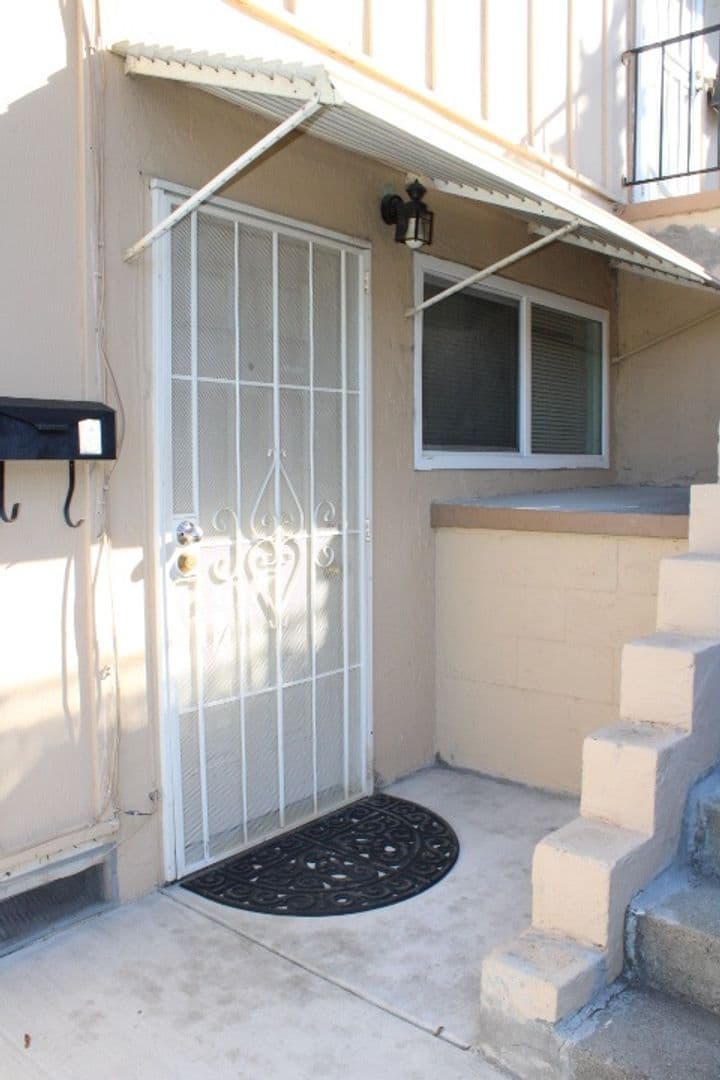 RODEO Apartment: 527 VAQUEROS AVE