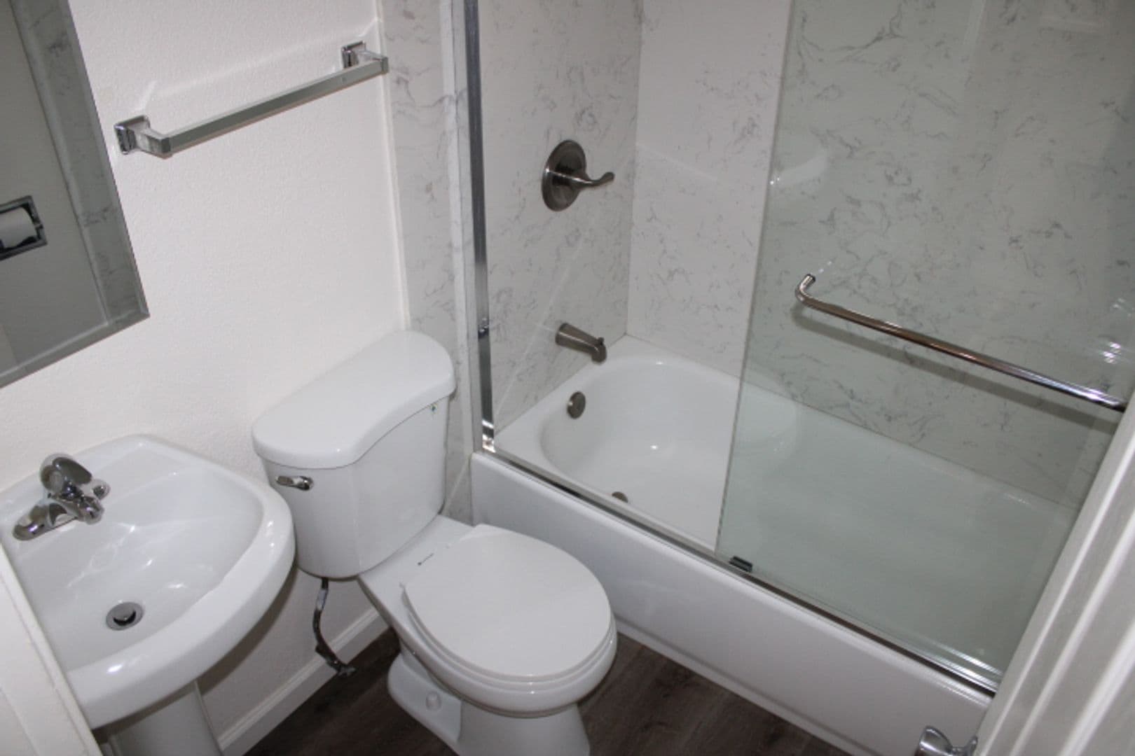 RODEO Apartment: 527 VAQUEROS AVE