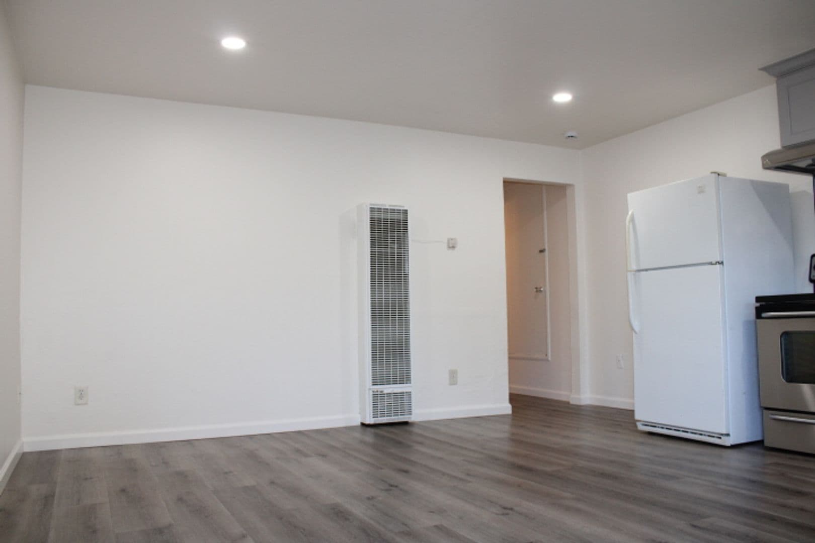 RODEO Apartment: 527 VAQUEROS AVE
