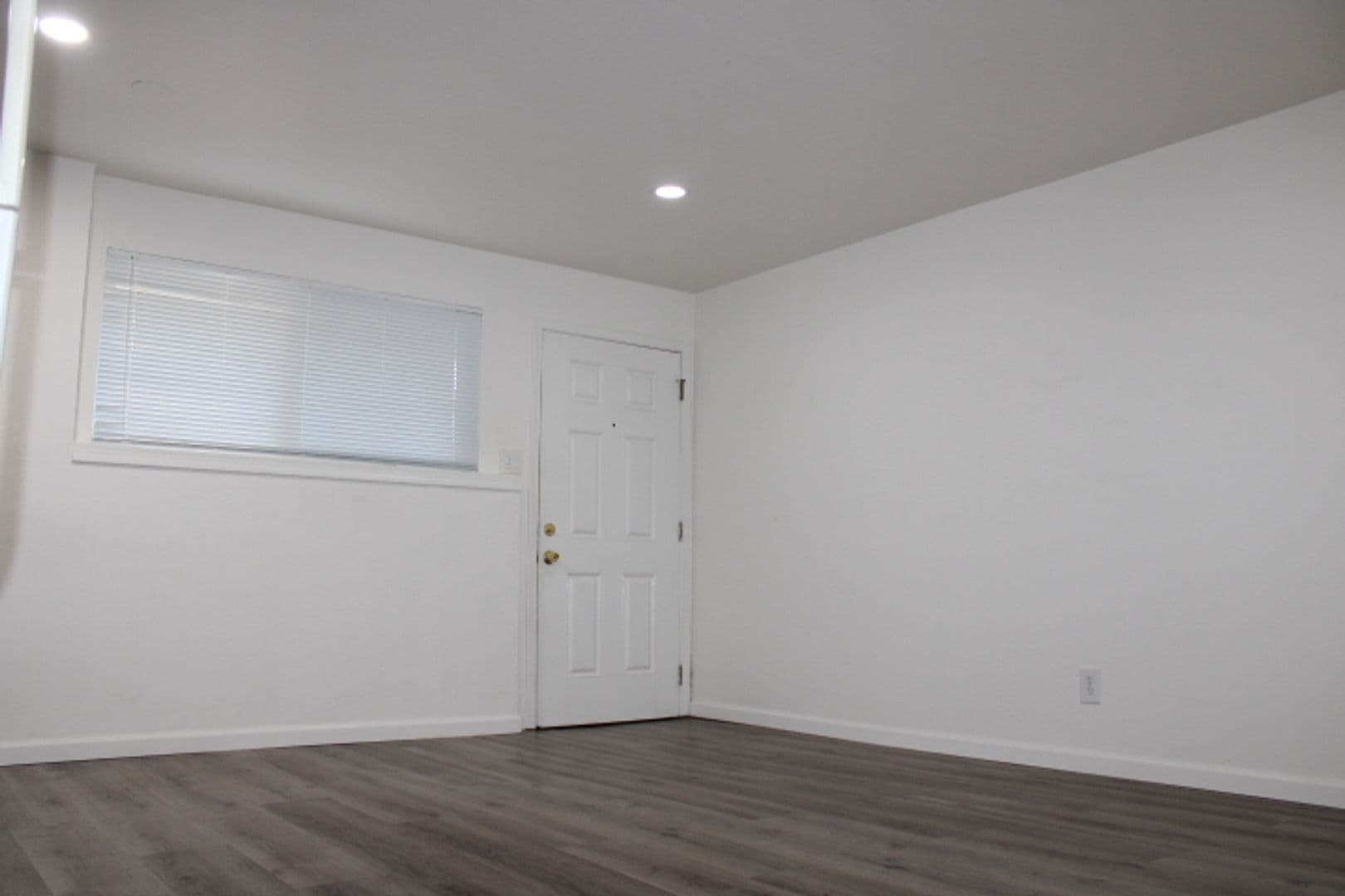 RODEO Apartment: 527 VAQUEROS AVE