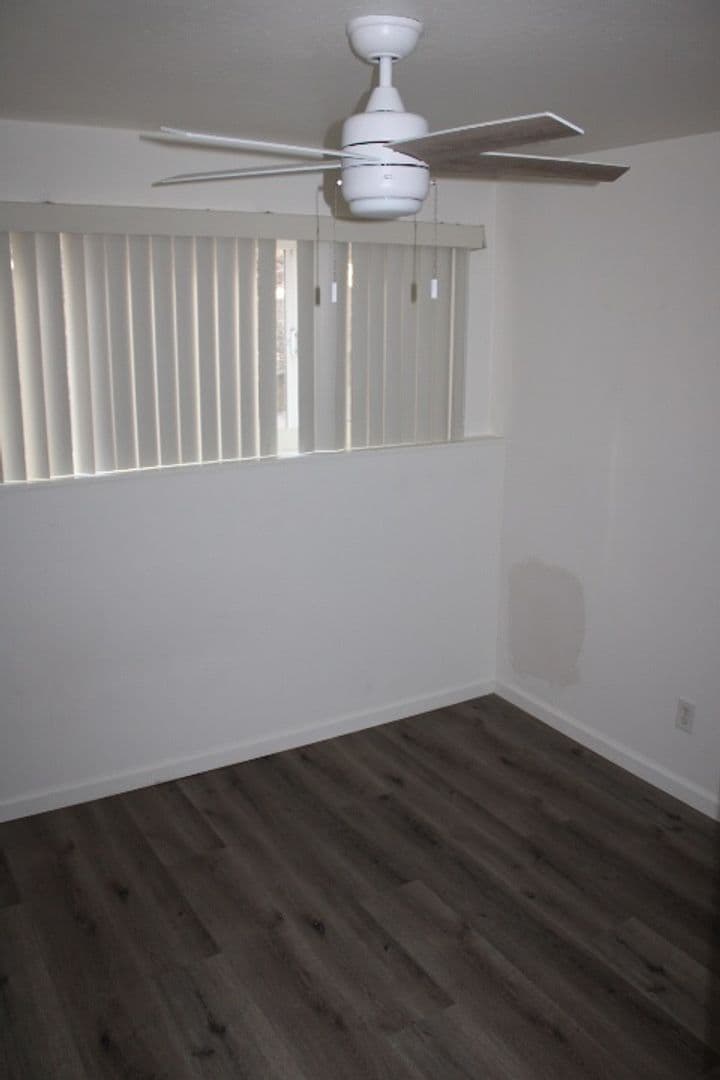 RODEO Apartment: 527 VAQUEROS AVE