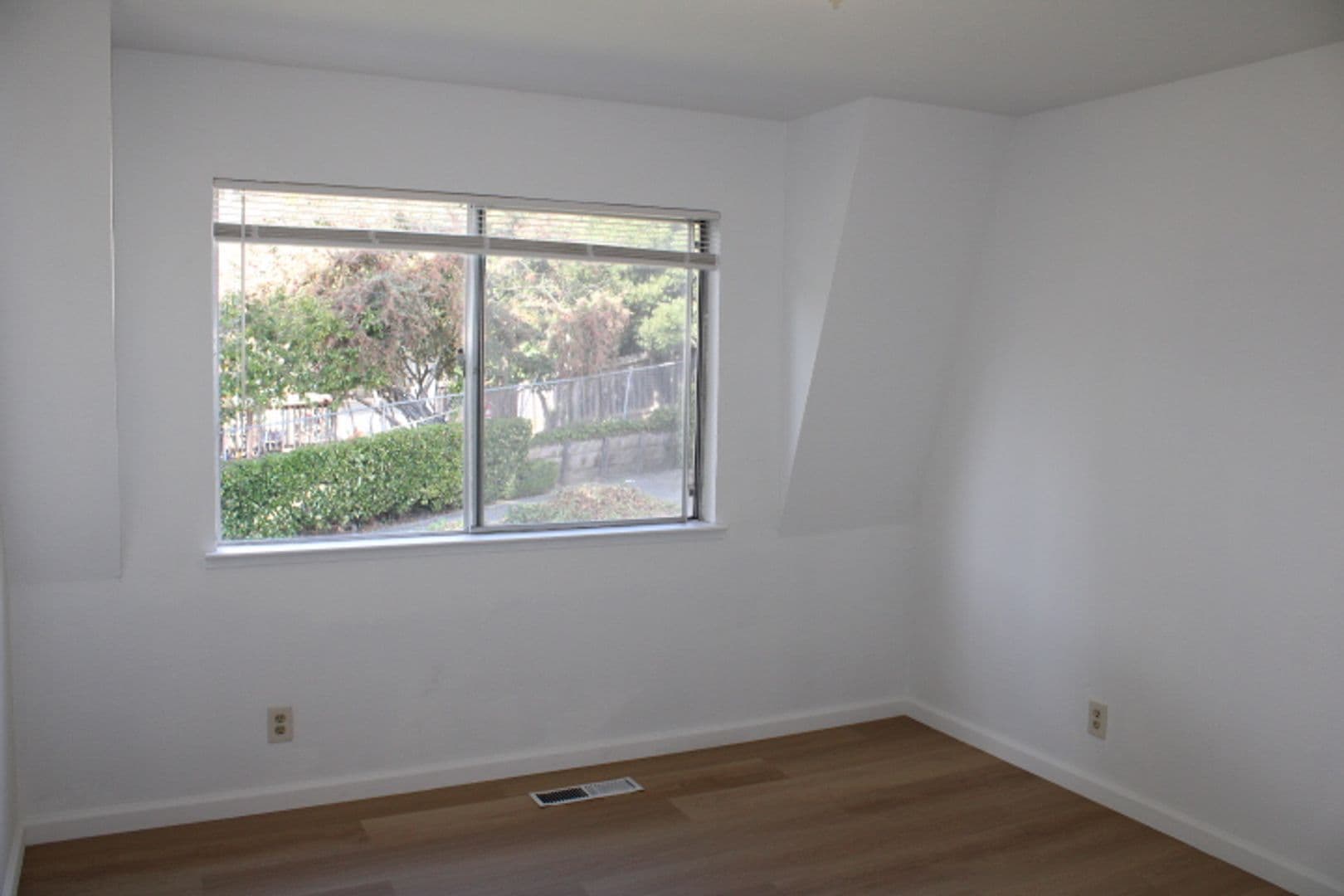 EL SOBRANTE Apartment: 4811 APPIAN WAY