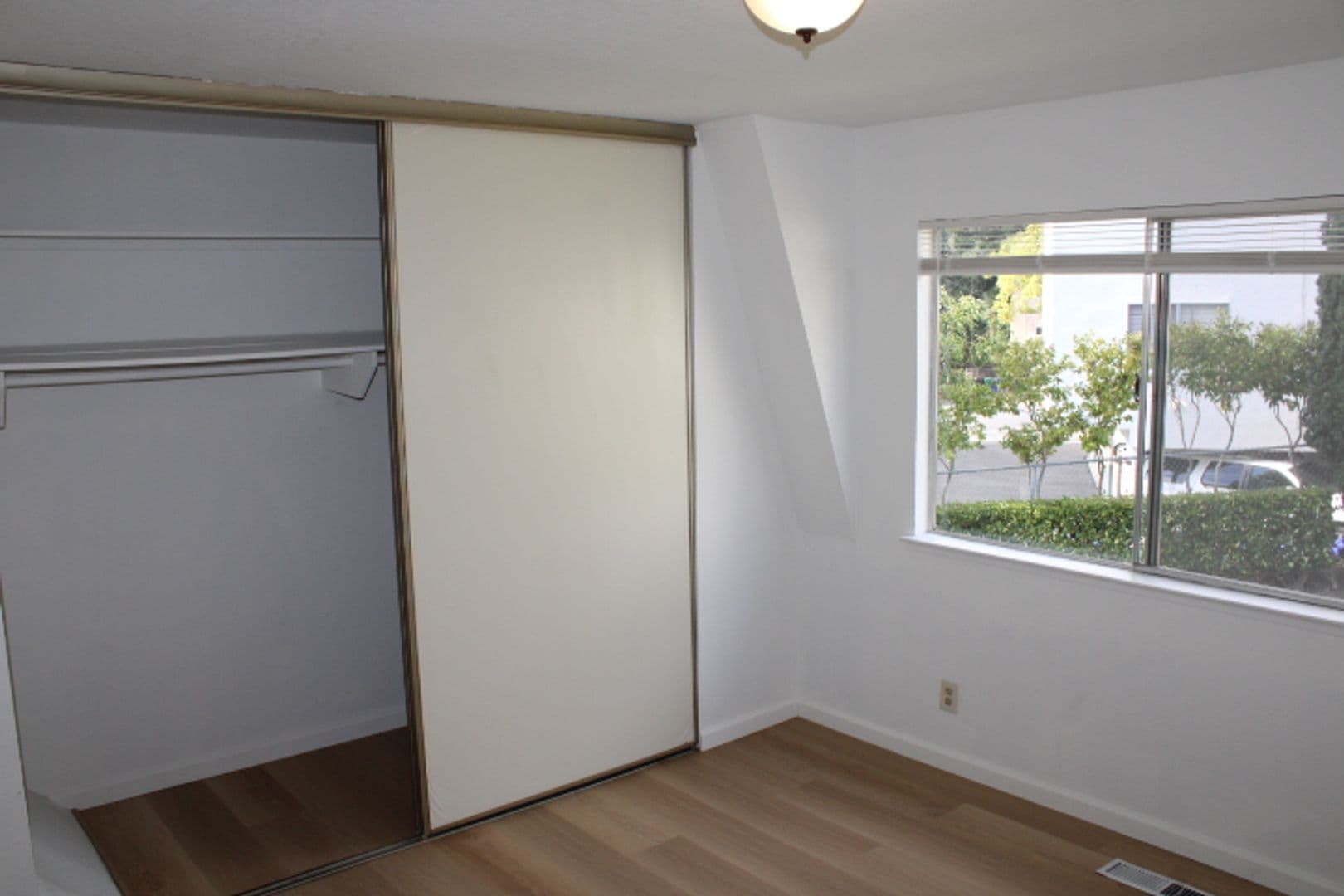EL SOBRANTE Apartment: 4811 APPIAN WAY