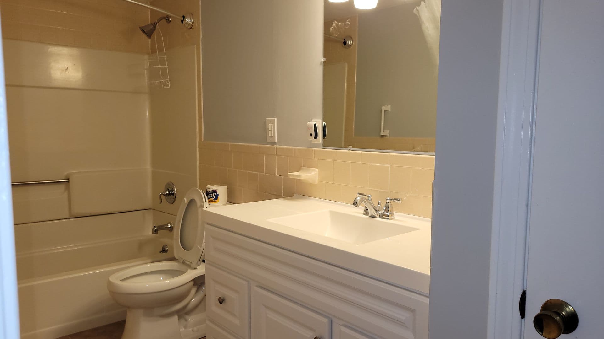 South Yarmouth Apartment: 8-10 Pawkannawkut Drive