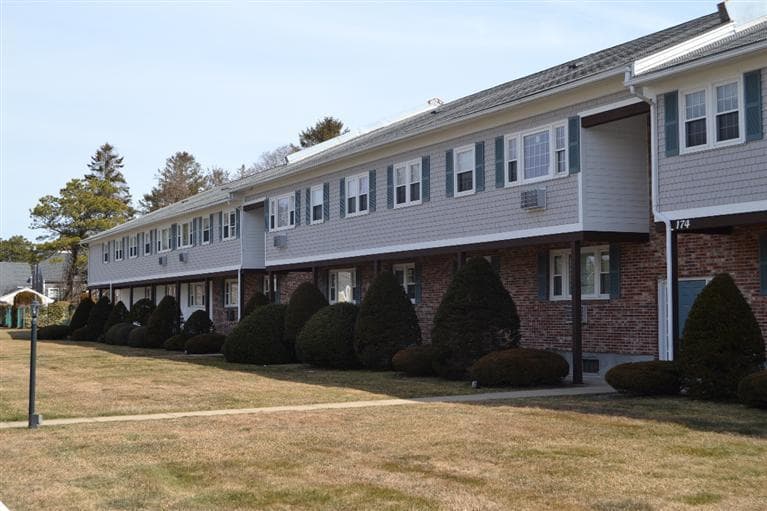 Dennis House: 174 Upper County Road, Unit 1-10