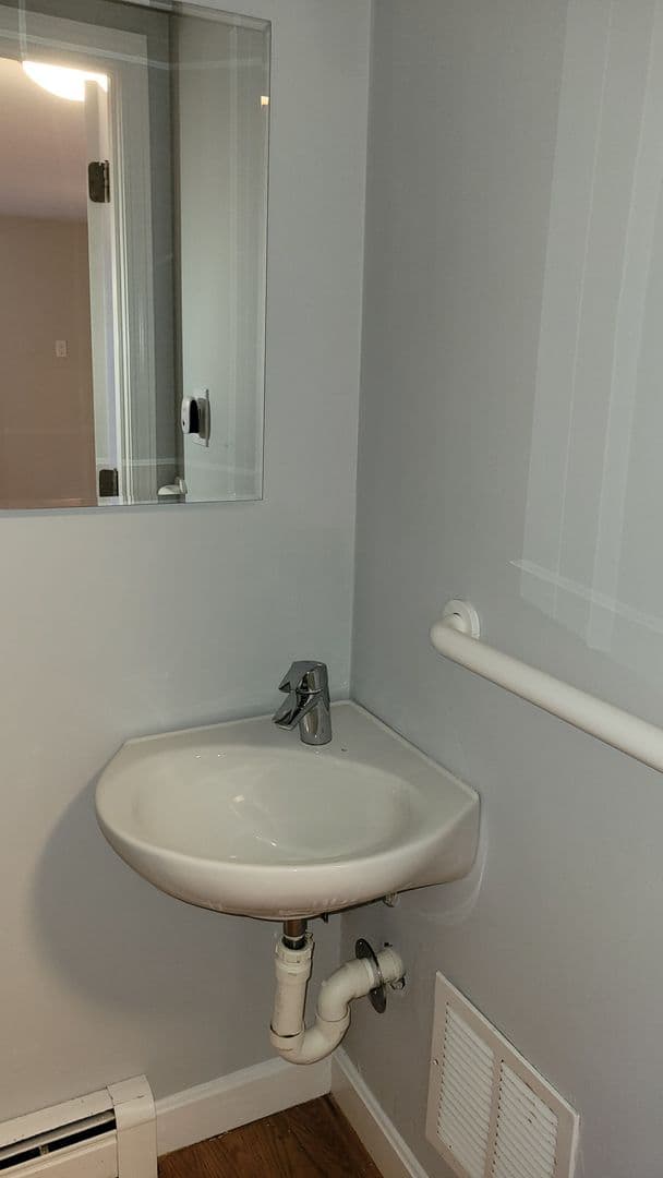 South Yarmouth Apartment: 8-10 Pawkannawkut Drive