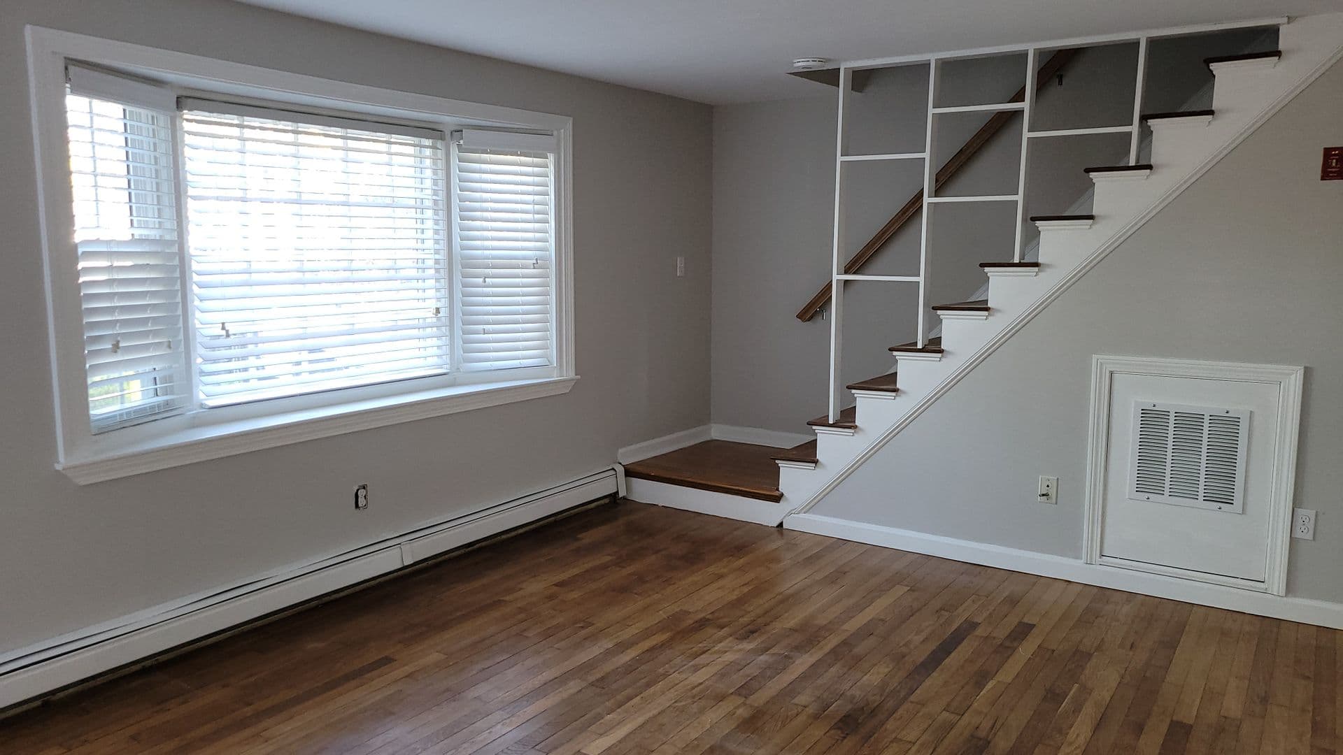 South Yarmouth Apartment: 8-10 Pawkannawkut Drive