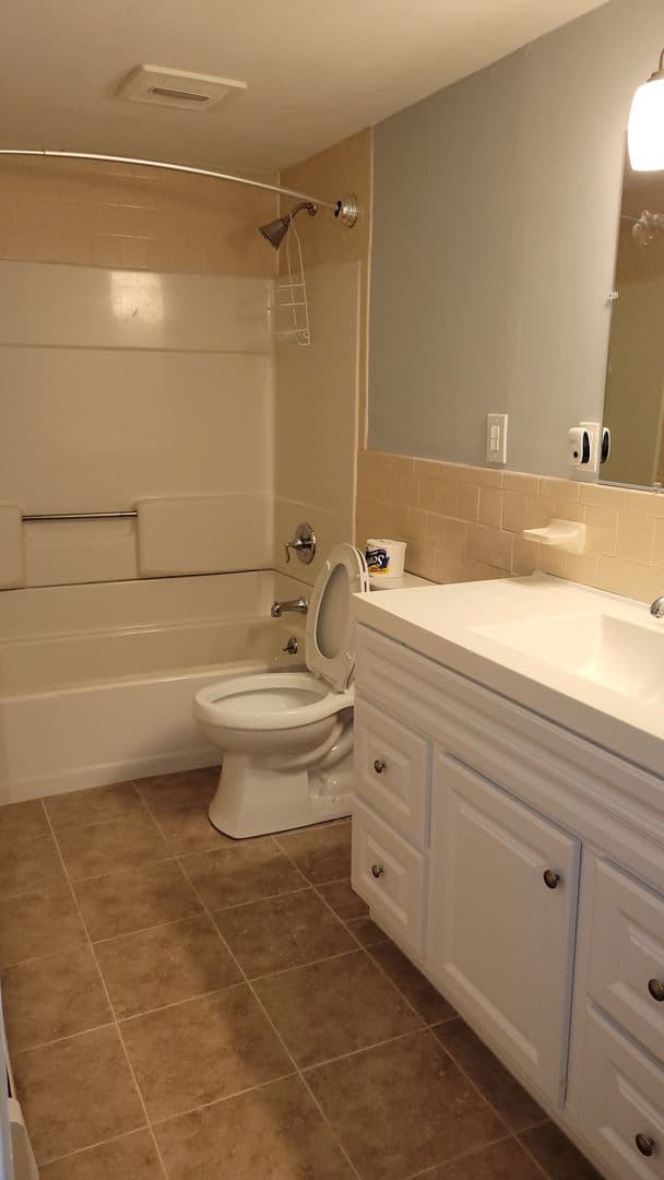 South Yarmouth Apartment: 8-10 Pawkannawkut Drive