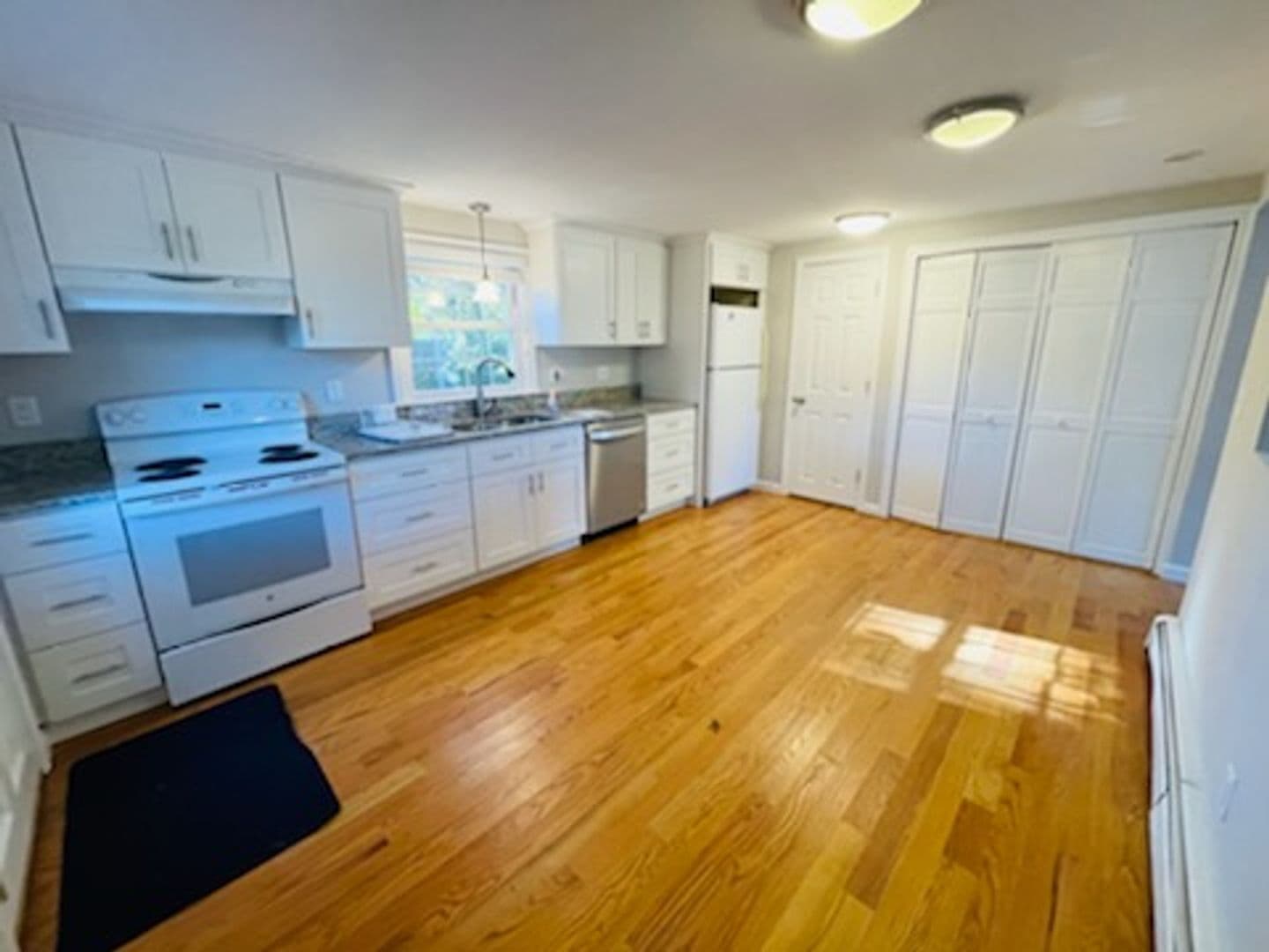 South Yarmouth Apartment: 8-10 Pawkannawkut Drive