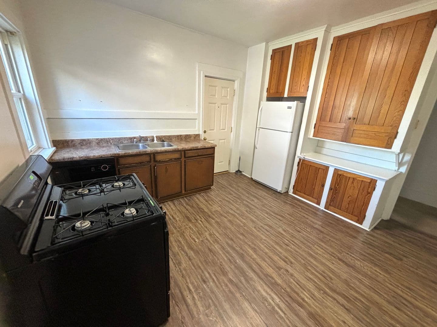Erie Apartment: 325 West 9th Street