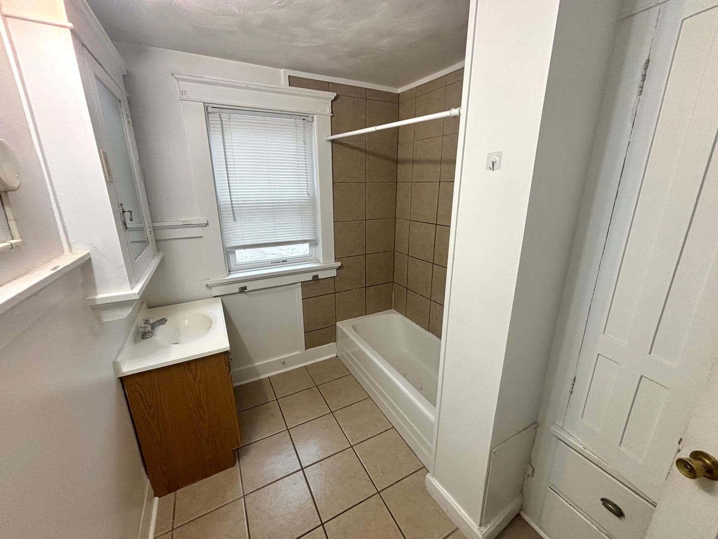 Erie Apartment: 325 West 9th Street
