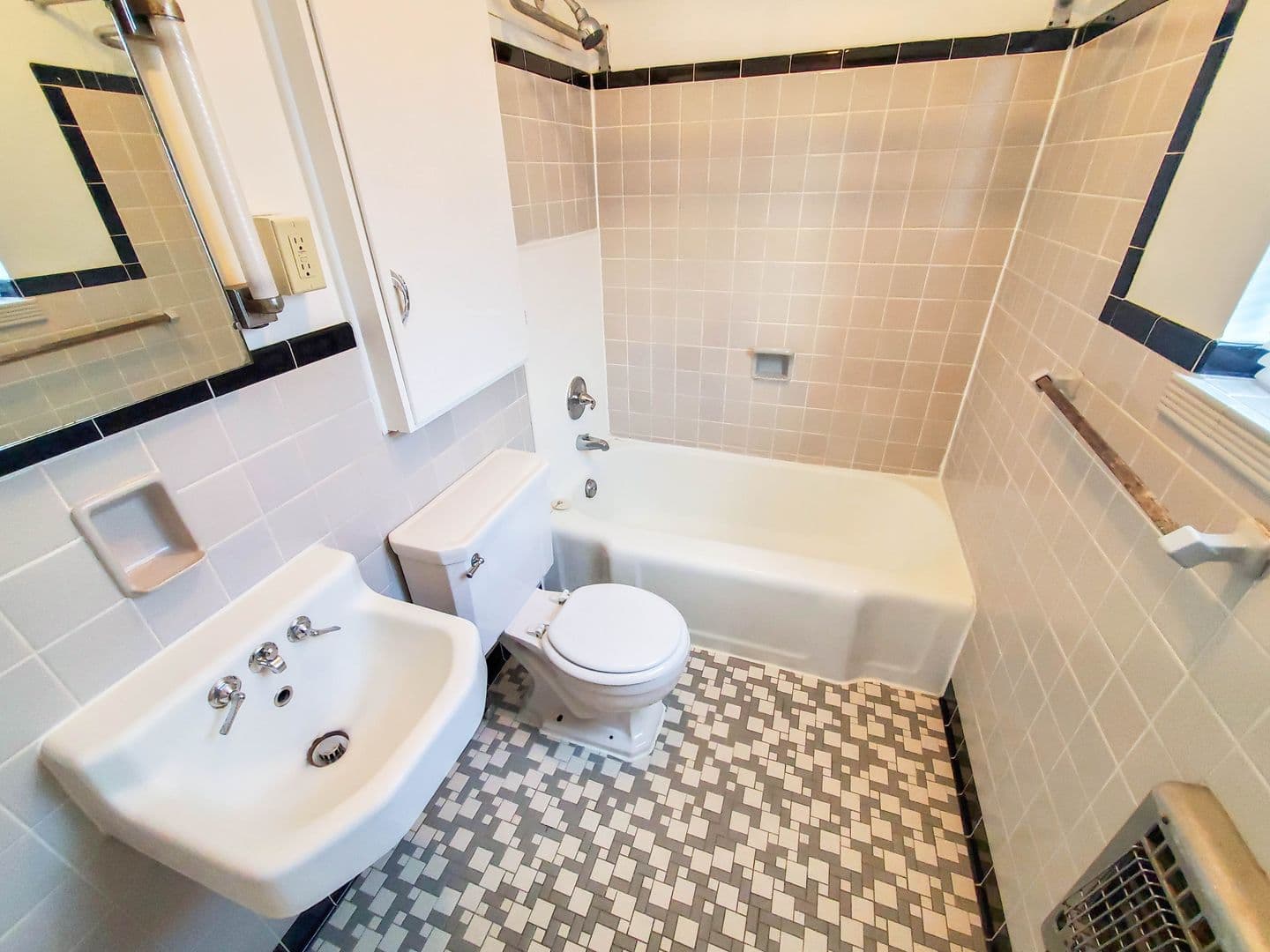 Erie Apartment: 263 West 8th Street