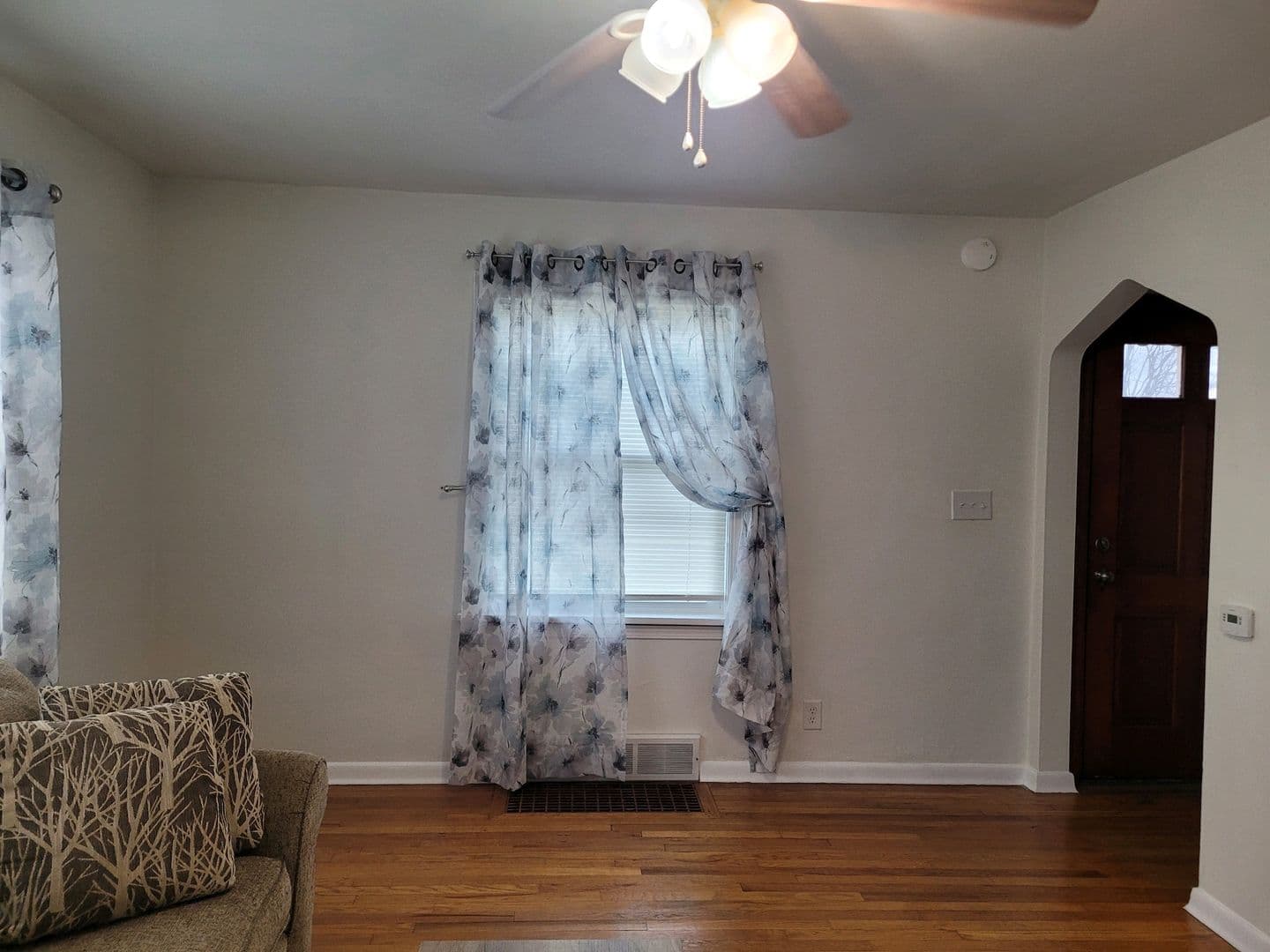 Erie Apartment: 803 E 36th St