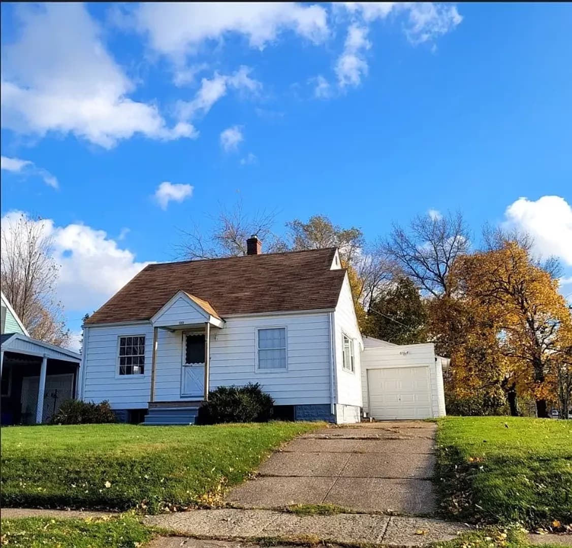 Erie Apartment: 803 E 36th St
