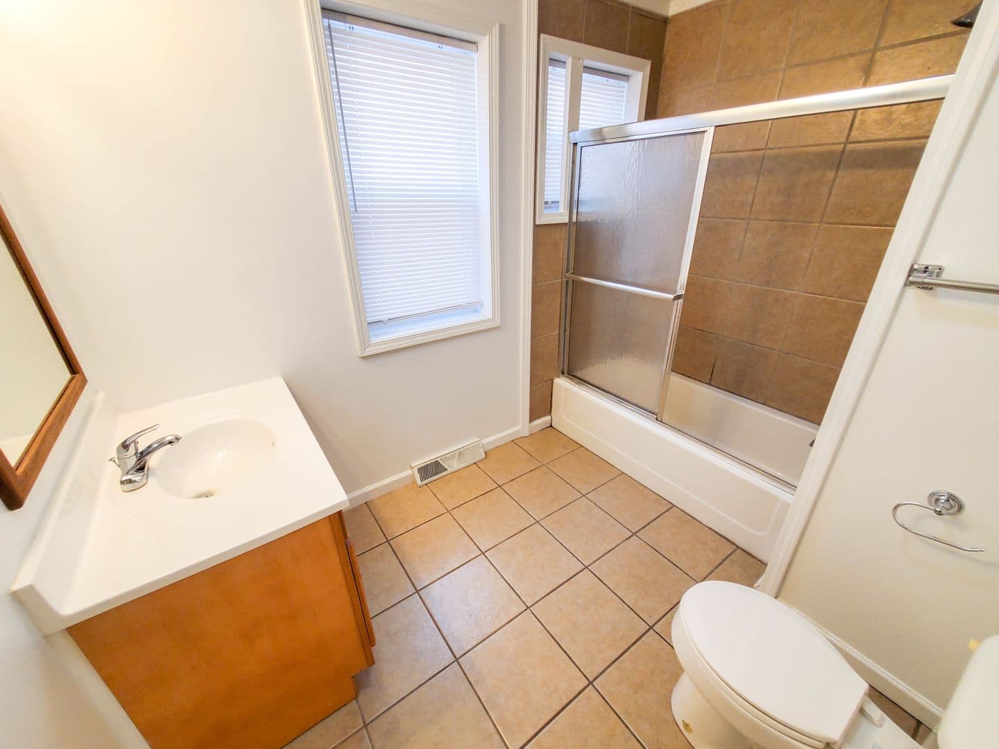 Erie Apartment: 818 Sassafras Street