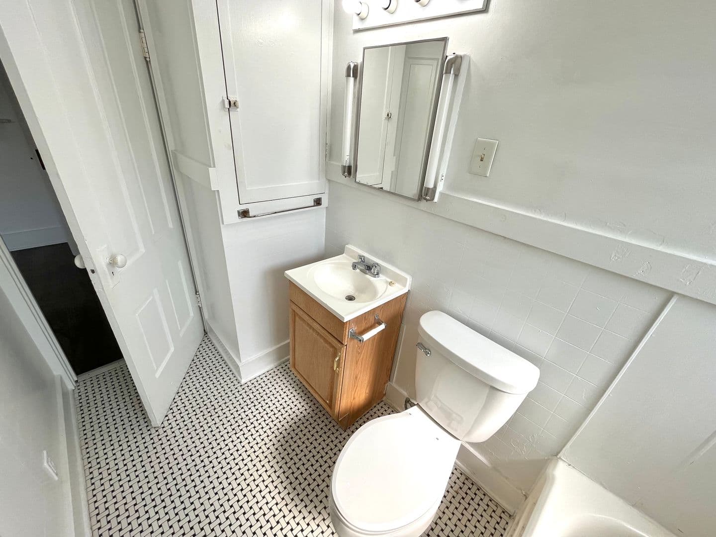 Erie Apartment: 326 West 8th Street