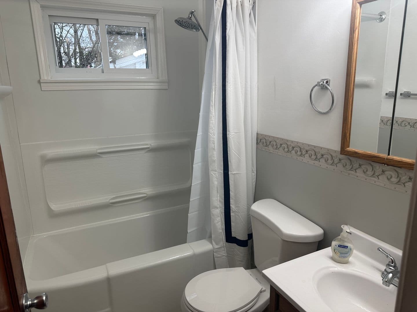 Erie Apartment: 803 E 36th St
