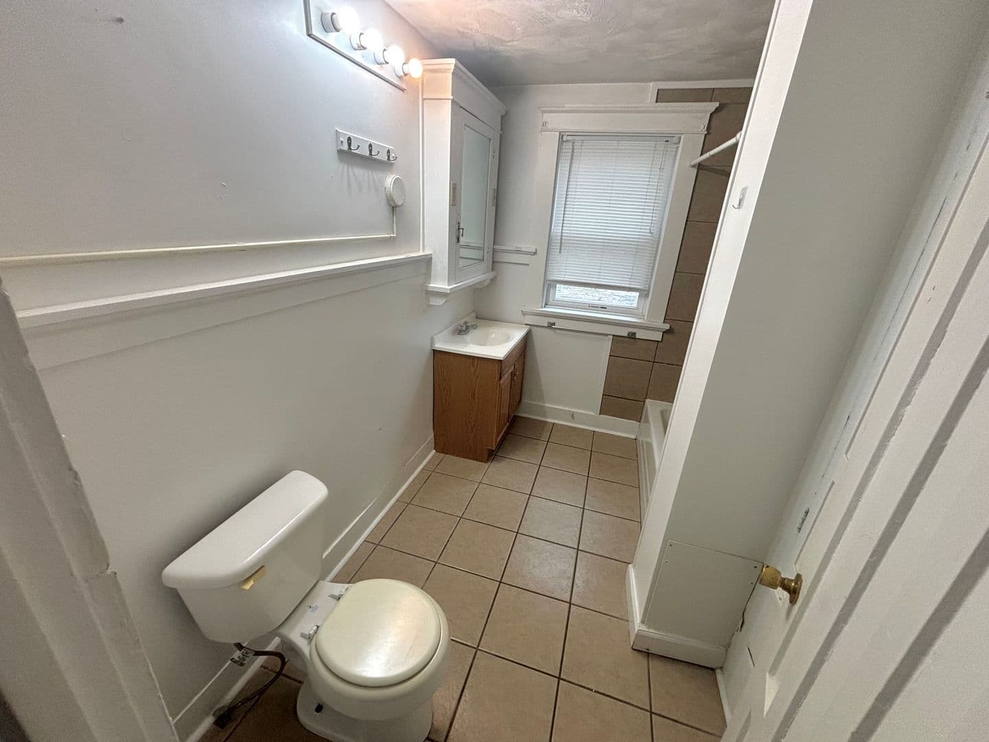 Erie Apartment: 325 West 9th Street