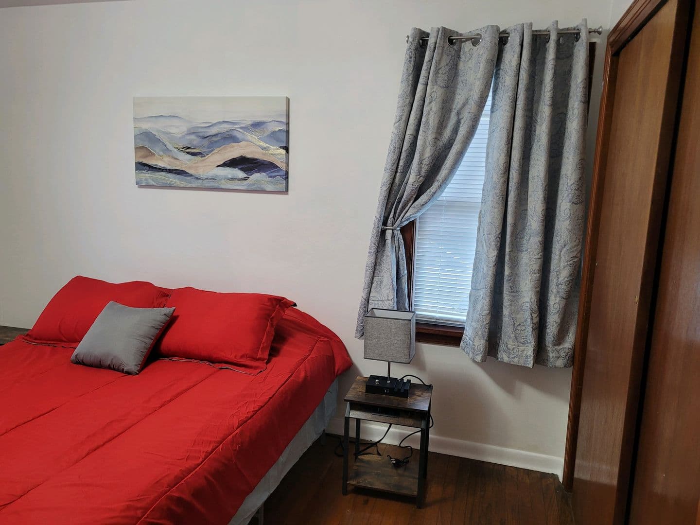 Erie Apartment: 803 E 36th St