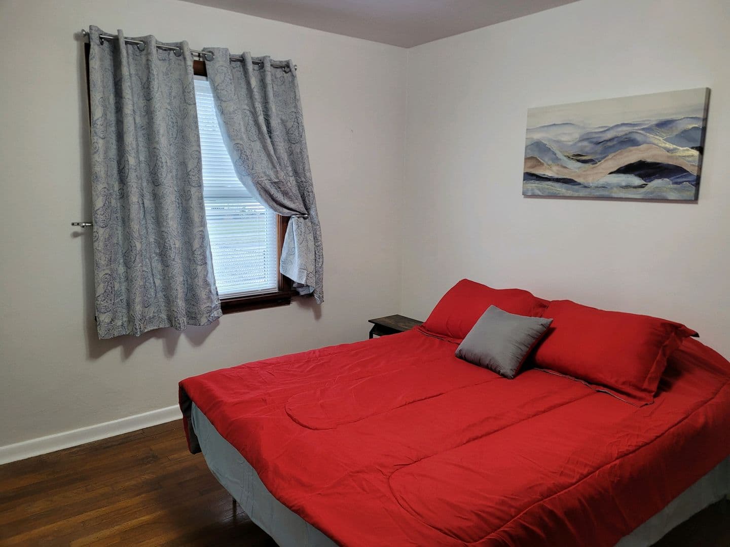 Erie Apartment: 803 E 36th St