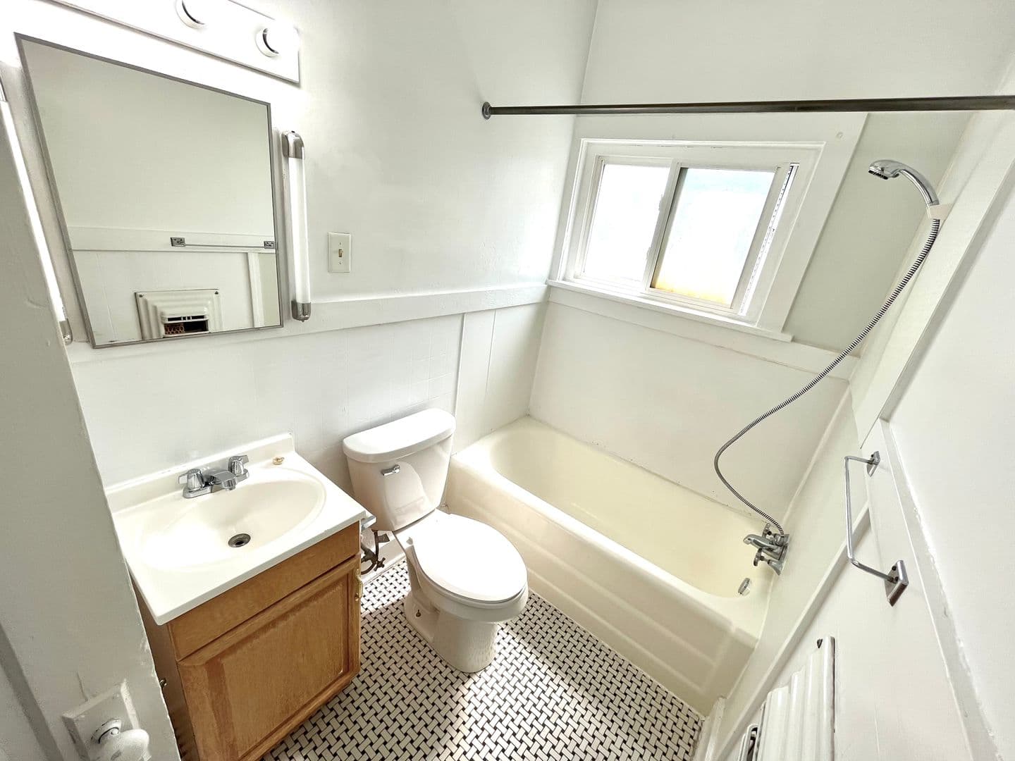 Erie Apartment: 326 West 8th Street