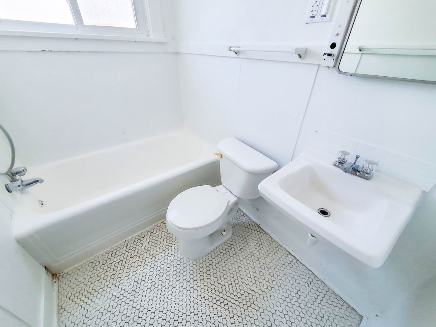 Erie Apartment: 326 West 8th Street
