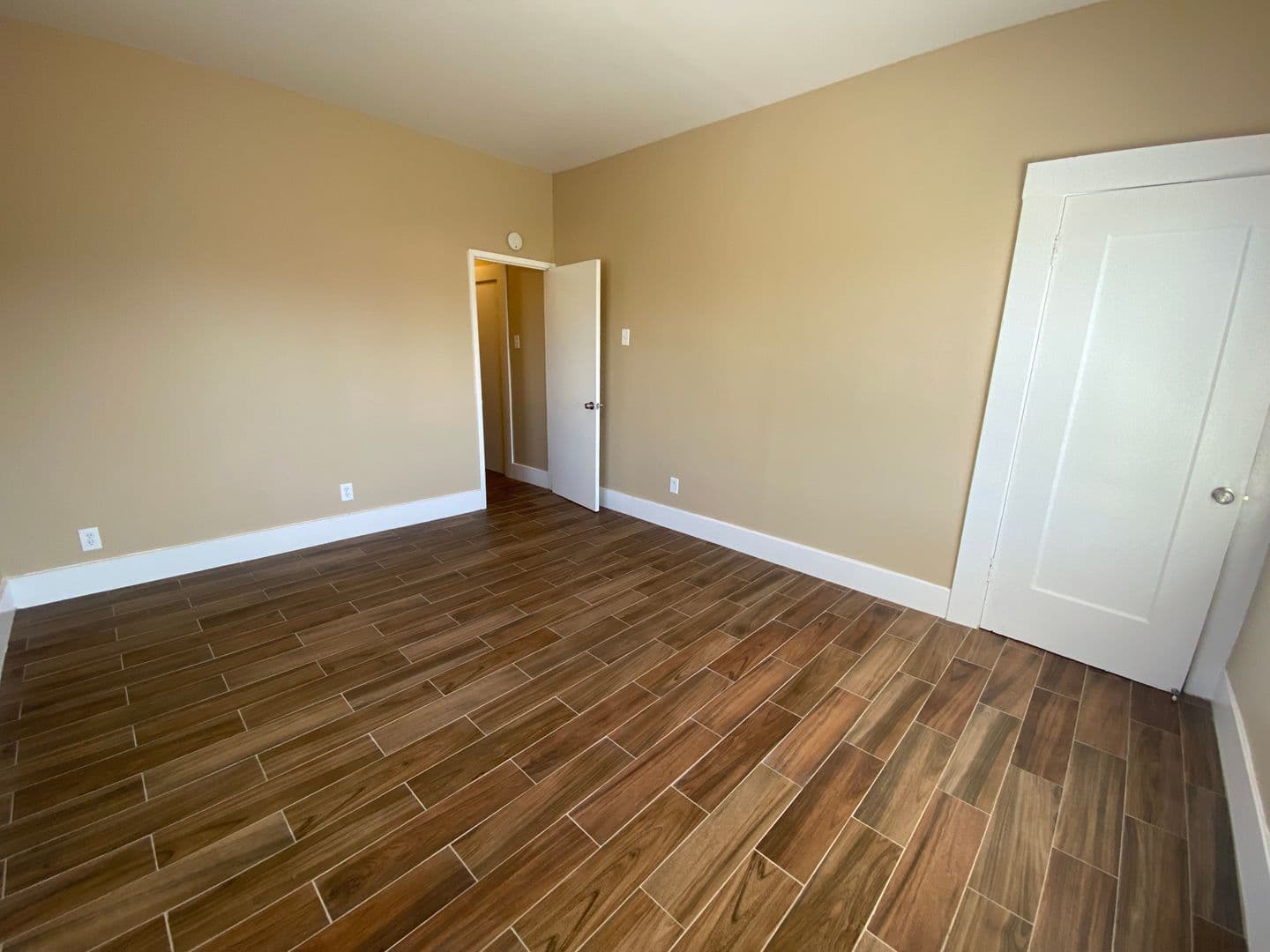 oakland Apartment: 864 34th Street