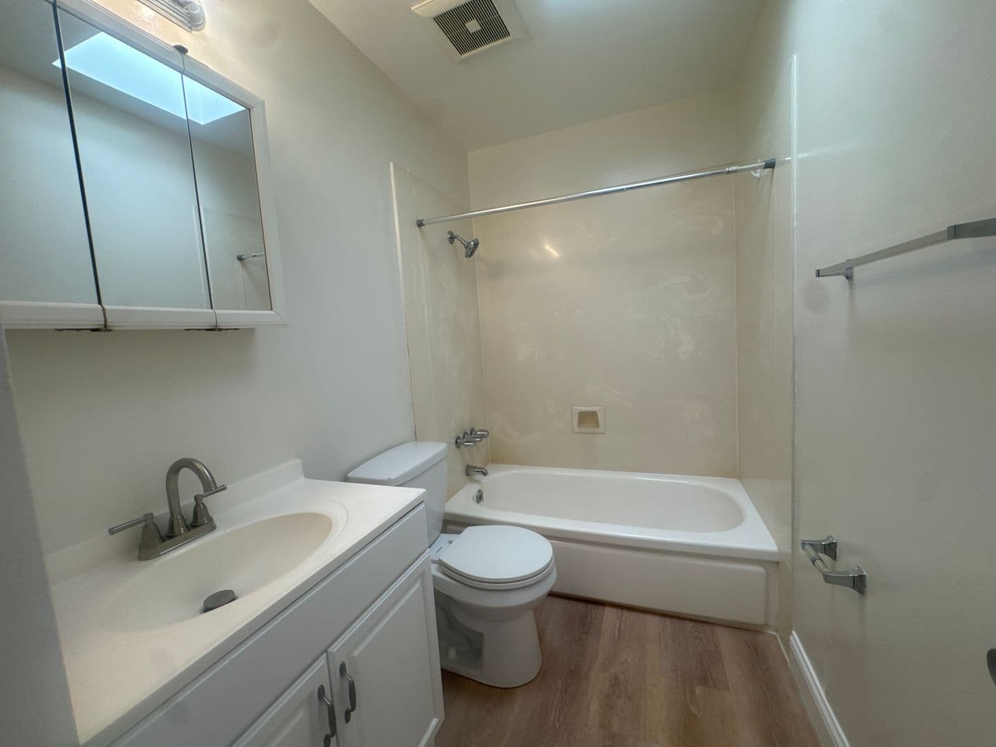 San Leandro Apartment: 1650 159th Ave