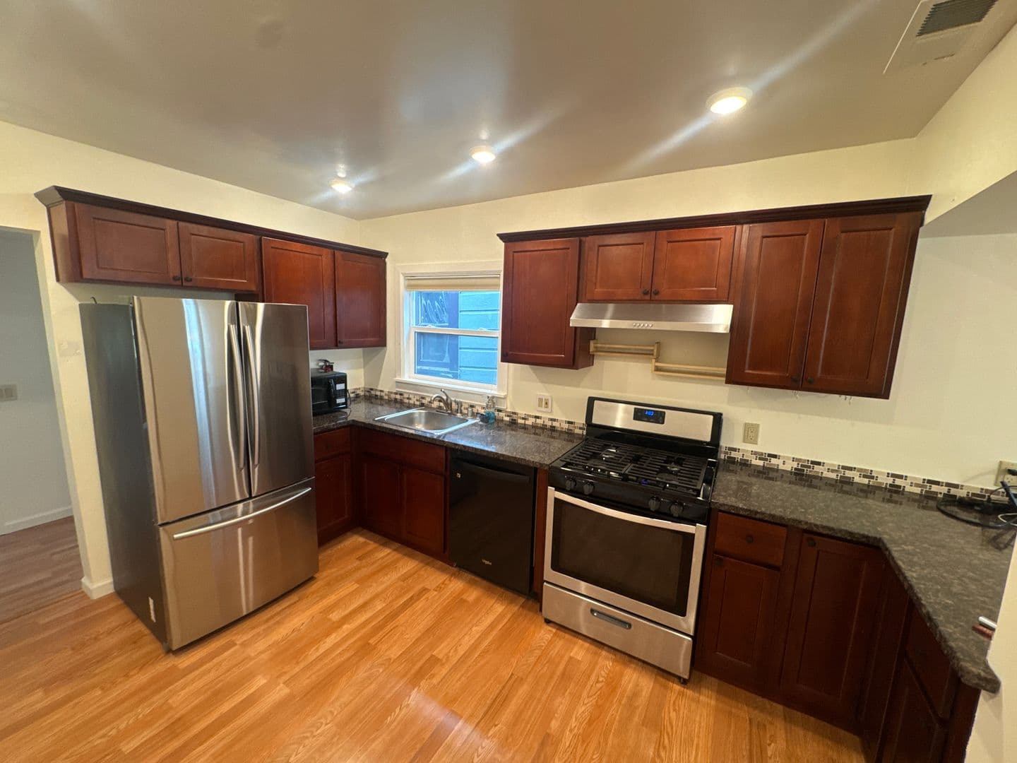 Oakland Apartment: 2007 E 22nd Street