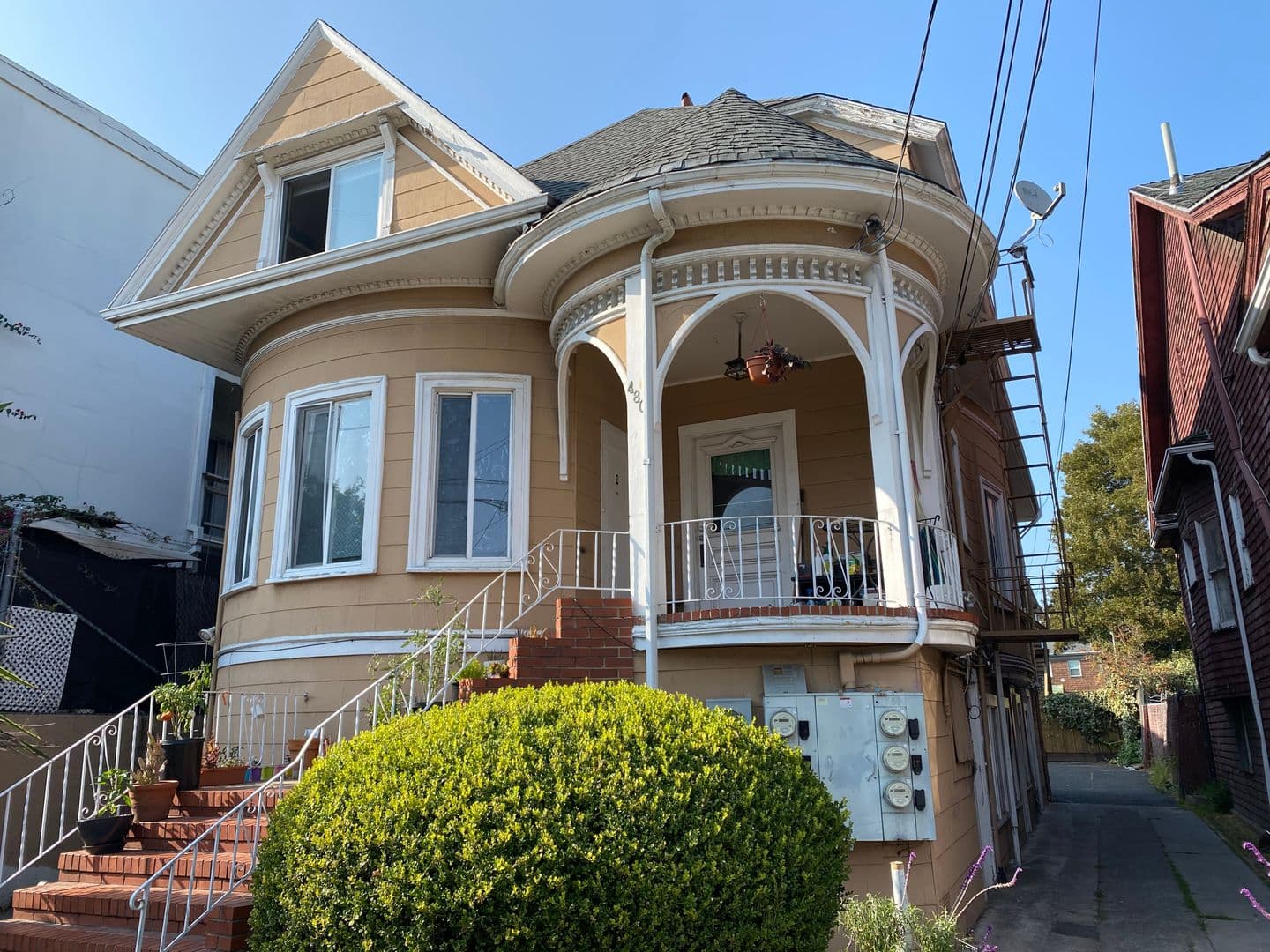 Oakland Apartment: 480 37th Street