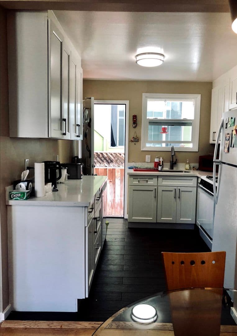 Albany Apartment: 986 Kains Ave