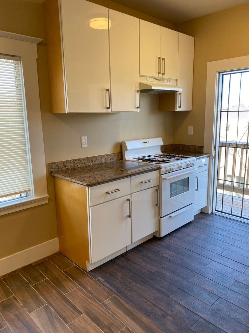 oakland Apartment: 864 34th Street