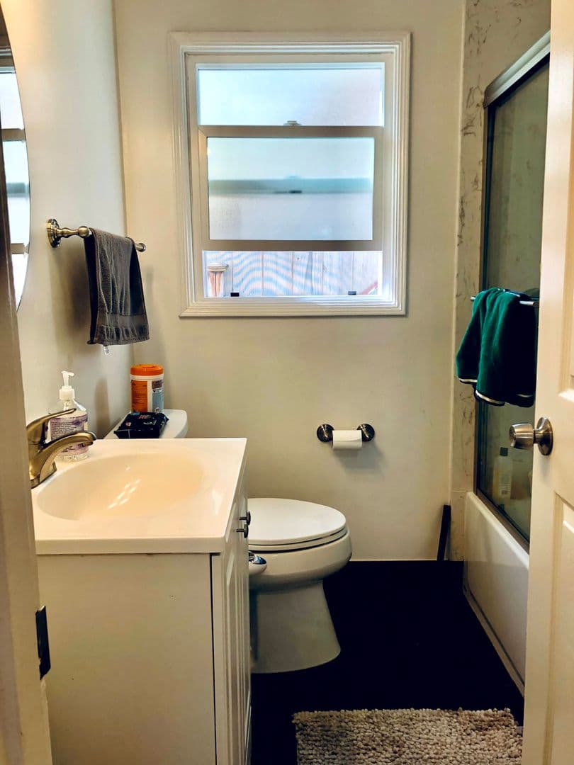 Albany Apartment: 986 Kains Ave