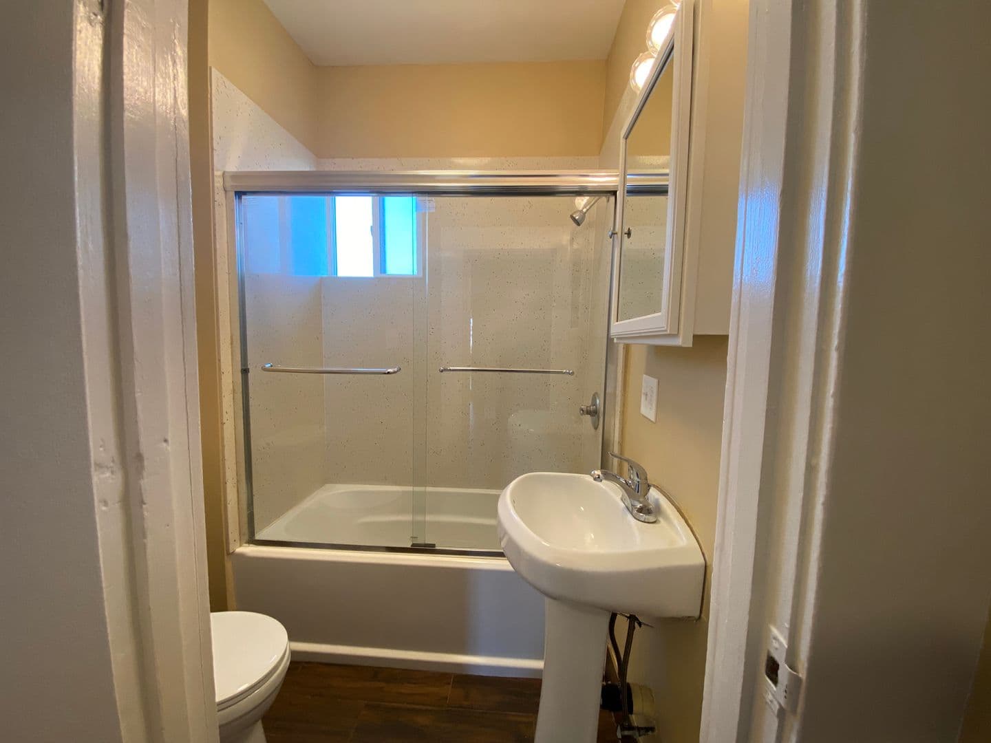 oakland Apartment: 864 34th Street