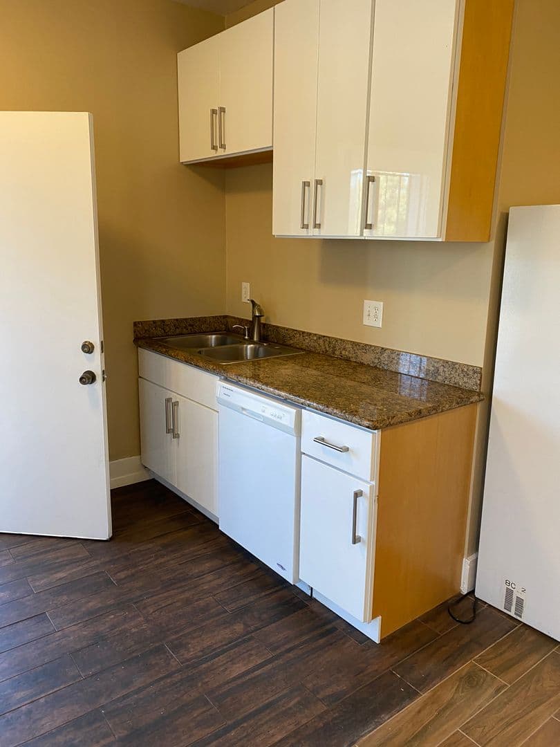 oakland Apartment: 864 34th Street