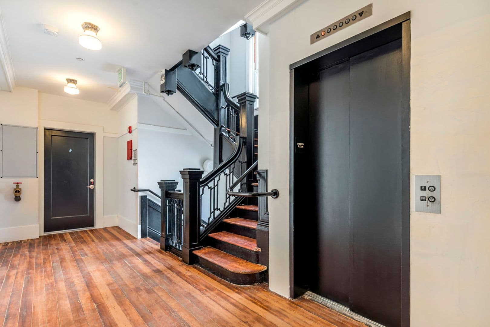 Oakland Apartment: 1605 Clay Street