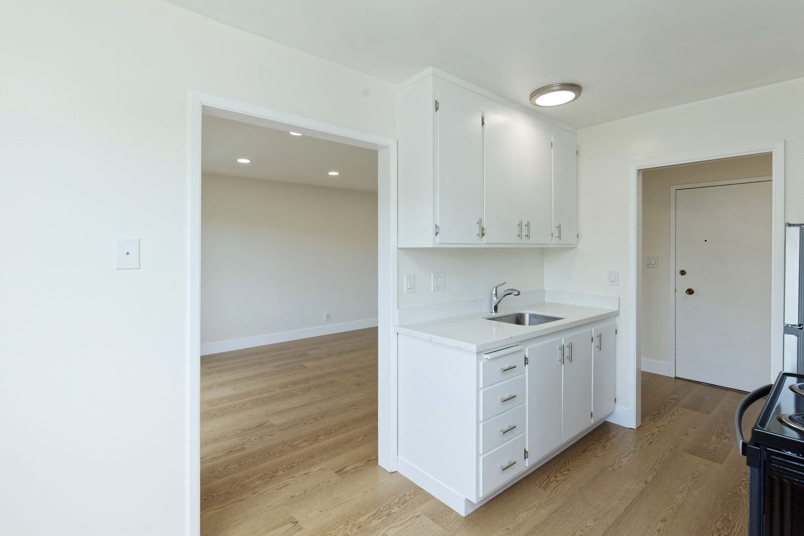 San Leandro Apartment: 206 Chumalia St.