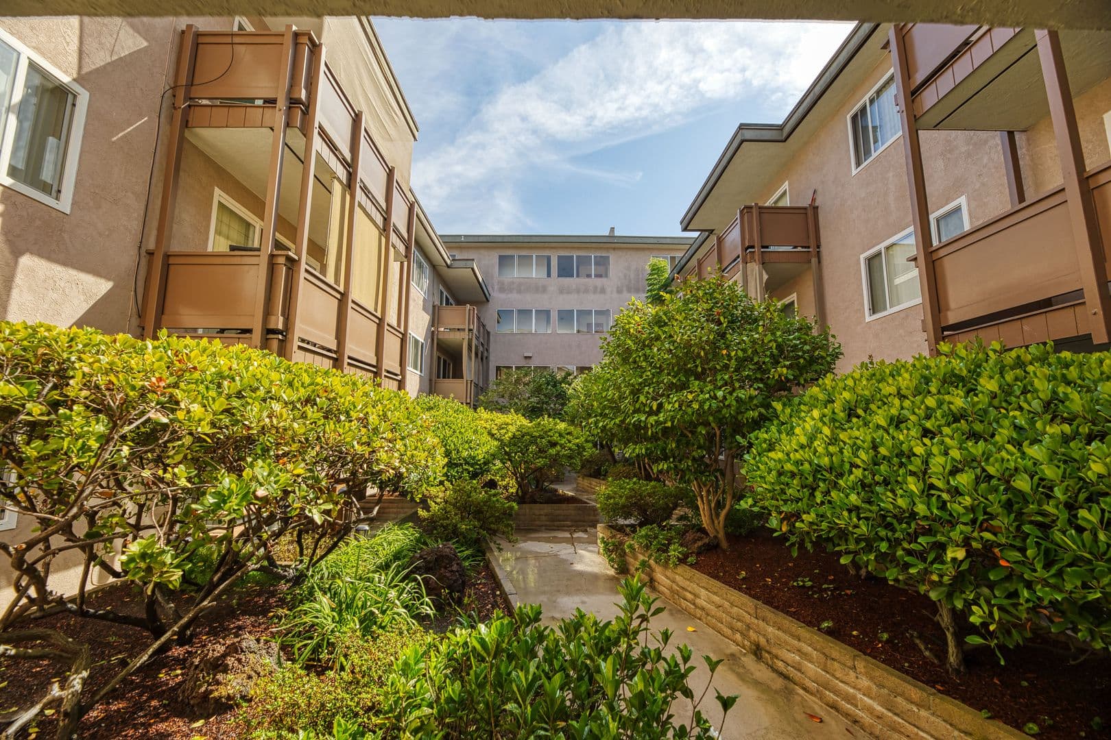 San Leandro Apartment: 150 Haas Ave