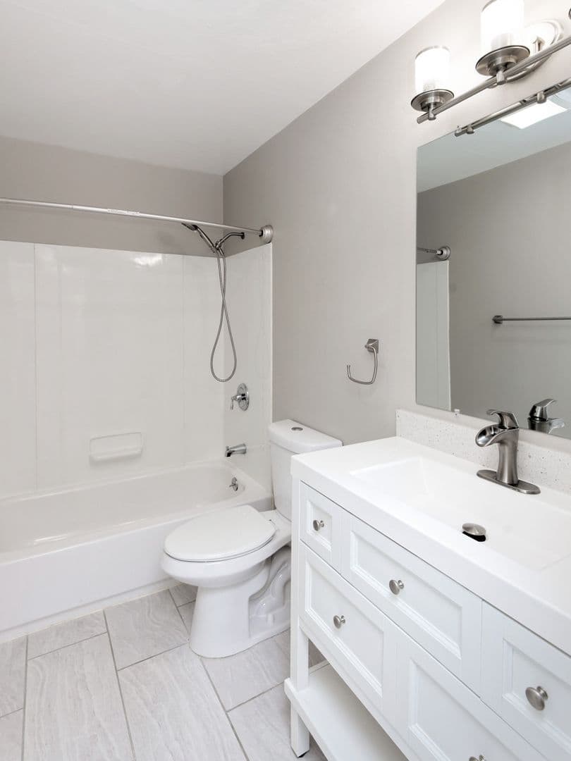 El Sobrante Apartment: 5017-5019 San Pablo Dam Road