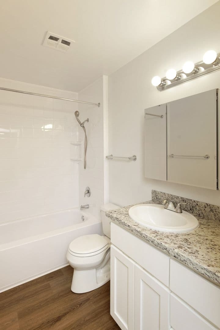 San Leandro Apartment: 150 Haas Ave