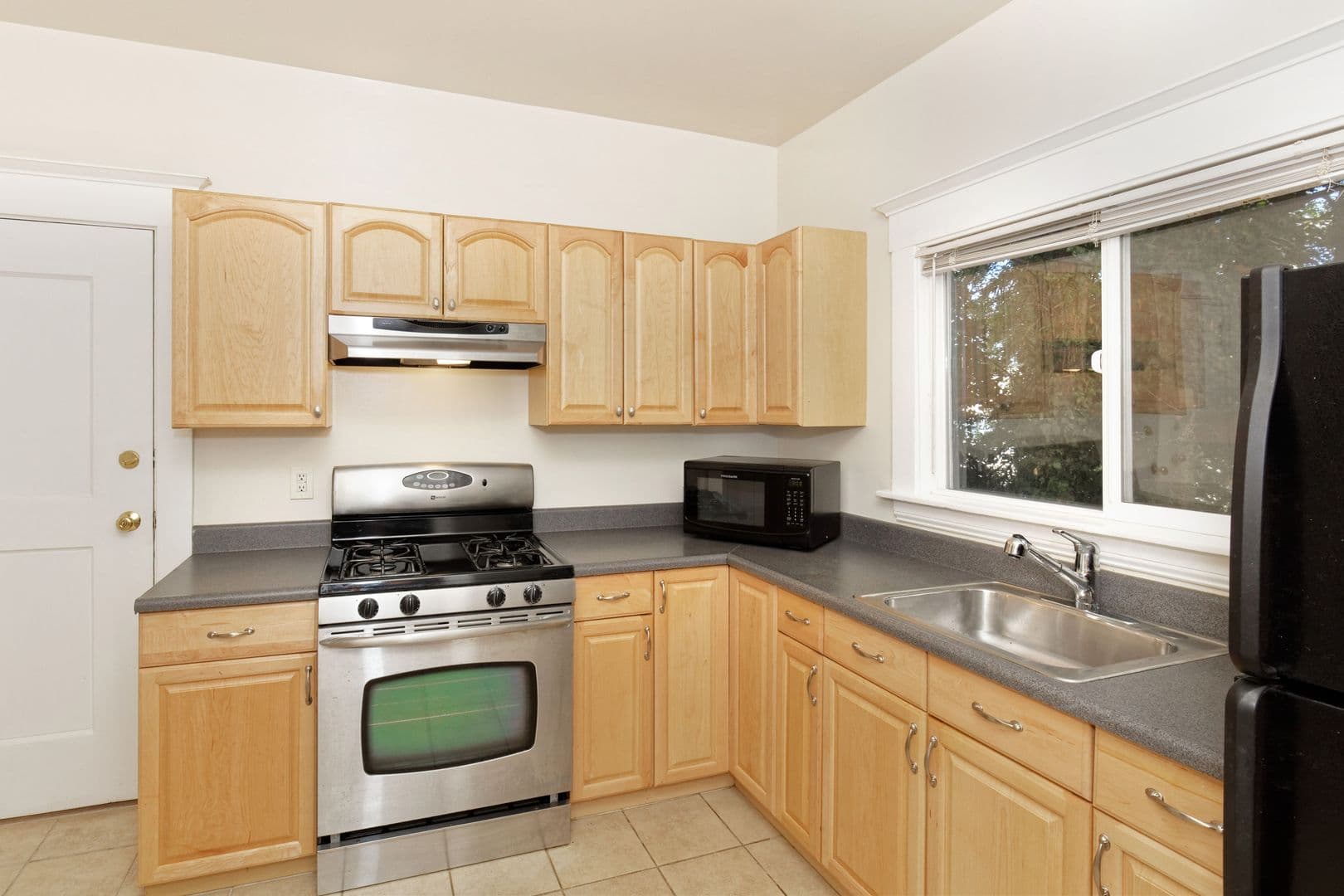 Richmond Apartment: 30 Nicholl Avenue
